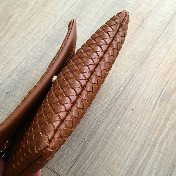 Quince italian leather handwoven convertible clutch cognac - Picture 6 of 10